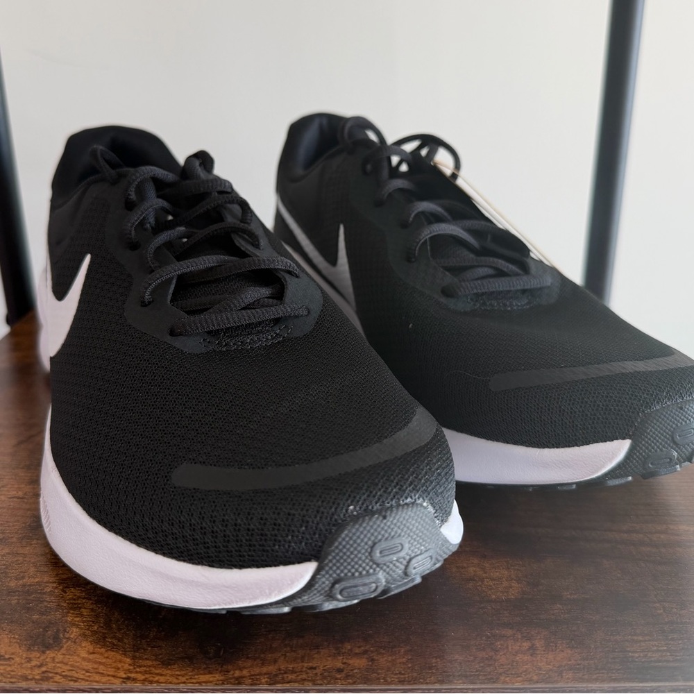 Nike Revolution Men Black and White Athletic Shoes Size 11.5 box No lid #71 - Picture 8 of 12